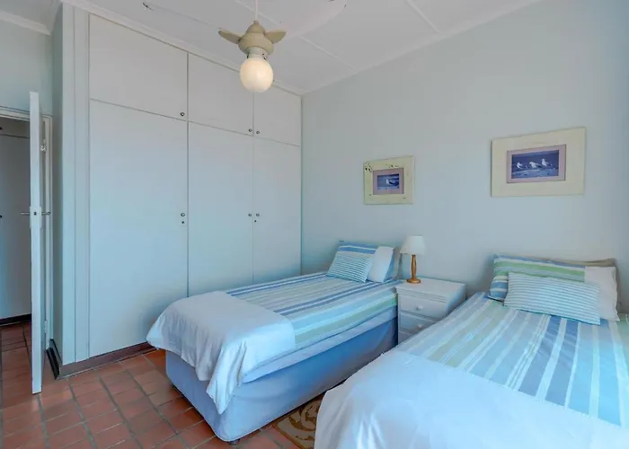 2C Edward Place